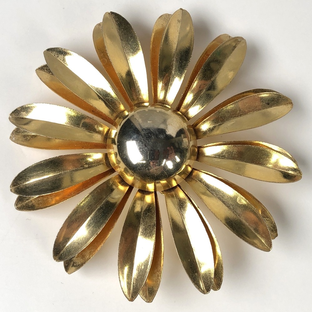 Vintage Flower Brooch Gold Tone Metal 3-D Daisy Large Floral Petal Statement Pin